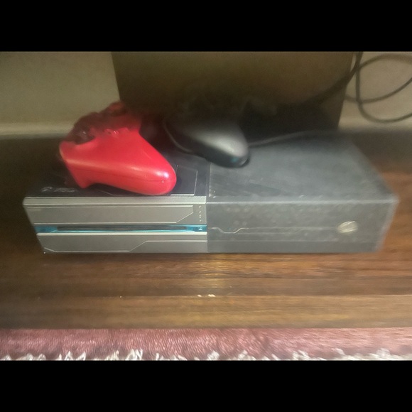 Halo 5 edition Xbox one.1TB